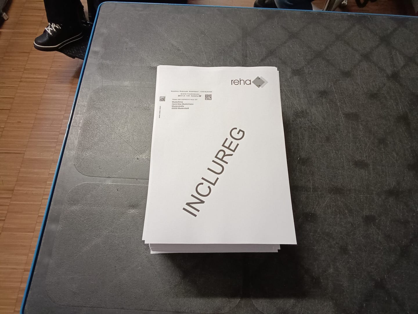 Briefe mit Musteradresse und der Aufschrift INCLUREG | Lettres avec adresse type et mention INCLUREG