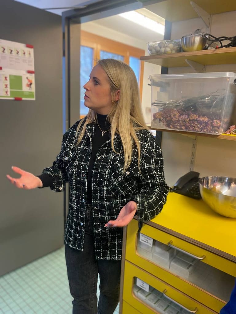 Gruppenleiterin im Seifenatelier