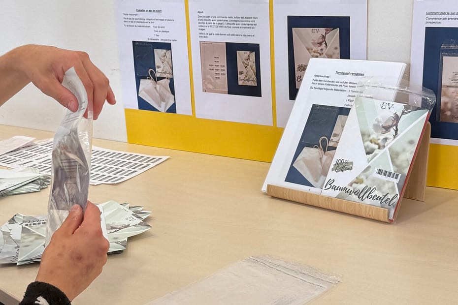 Besuchertag reha gmbh: Verpackung von Baumwollbeutel | Journée portes ouvertes reha gmbh : emballage de sacs en coton