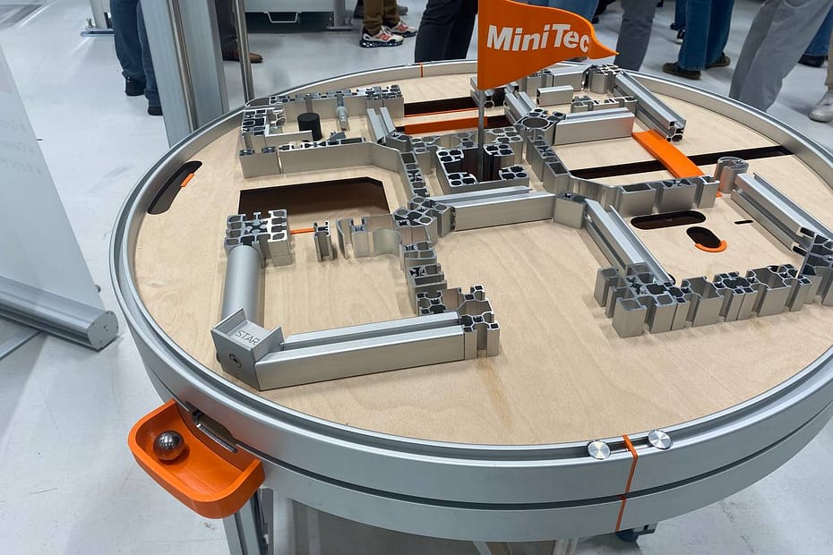 Besuch bei MiniTec (smarte assistive Technologien) | Visite chez MiniTec (technologies d'assistance intelligentes)